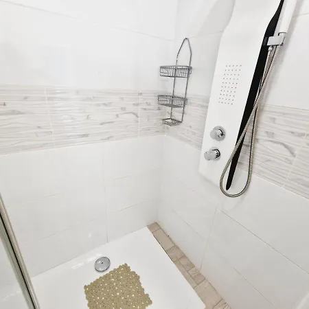 Daniel Beachfront, 2 Wifi Free Vakantiehuis