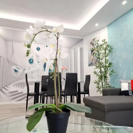 Daniel Beachfront, 2 Wifi Free Holiday home Playa de las Americas (Tenerife)